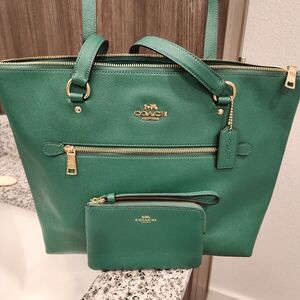 Coach Green Leather Tote Bag with Matching Wristlet